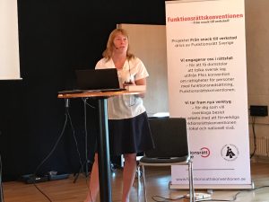 Annika Jyrwall Åkerberg, MR-jurist hos Civil Rights Defenders, föreläste om mänskliga rättigheter vid sommarskolan.